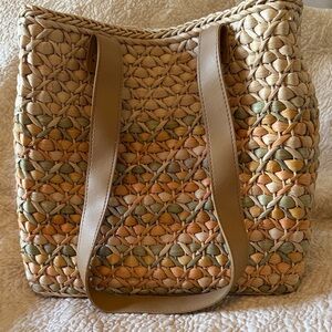 Elegant Woven Tote in Tan and Green